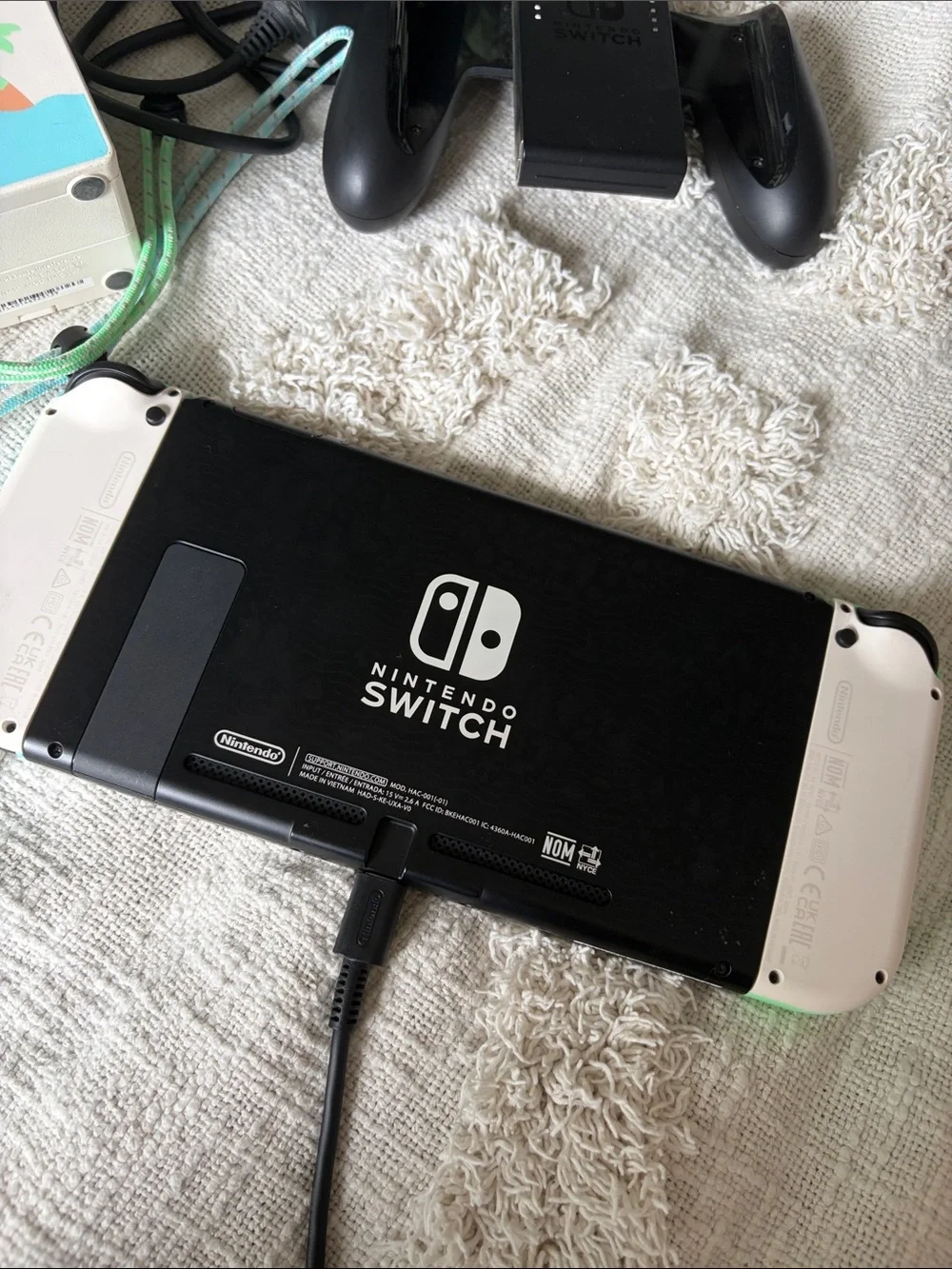 Nintendo Switch Console - Animal Crossing: New Horizons Special Edition